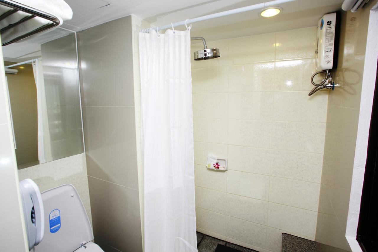 A-2 House Hostel Bangkok Exterior photo